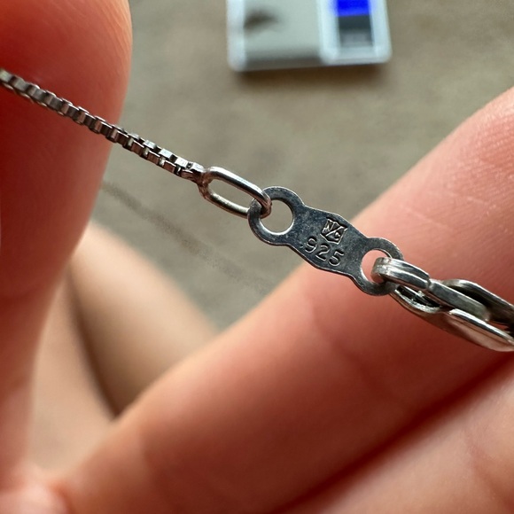 Sterling Silver Italy Box Chains 18 inch and 20 inch - Picture 4 of 5